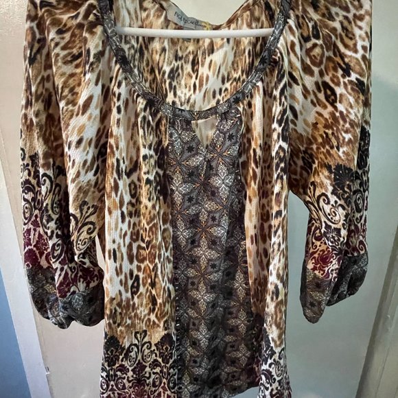 blouse - Picture 2 of 3